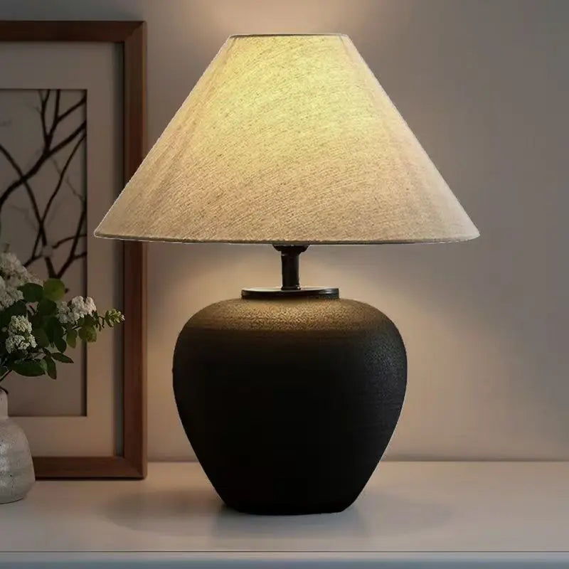 Lampe de chevet en céramique texturée, abat-jour conique en tissu