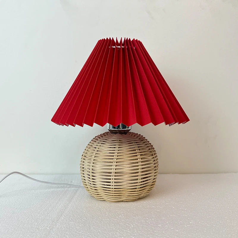 Lampe de chevet plissée sur boule de rotin