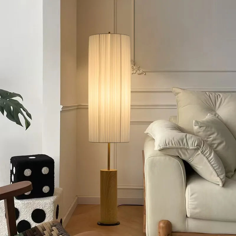 Lampadaire à abat-jour plissé, esprit zen et doux