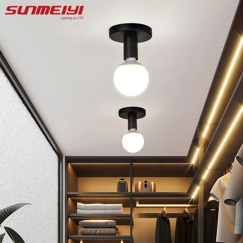 Plafonnier douille apparente au style minimaliste