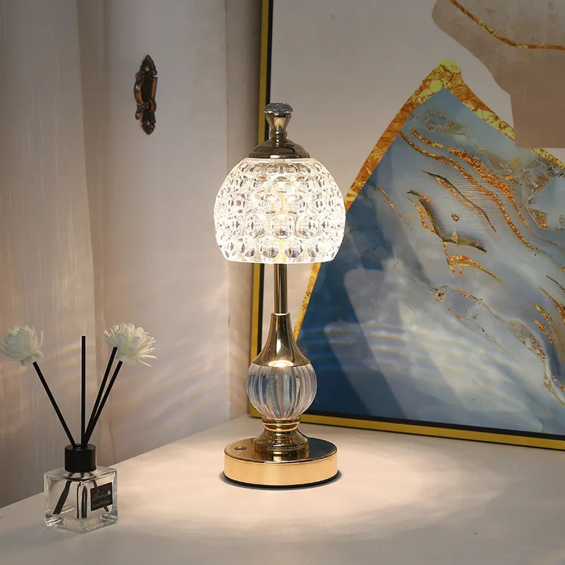 Lampe de chevet sans fil, dôme en acrylique taillé et pied doré