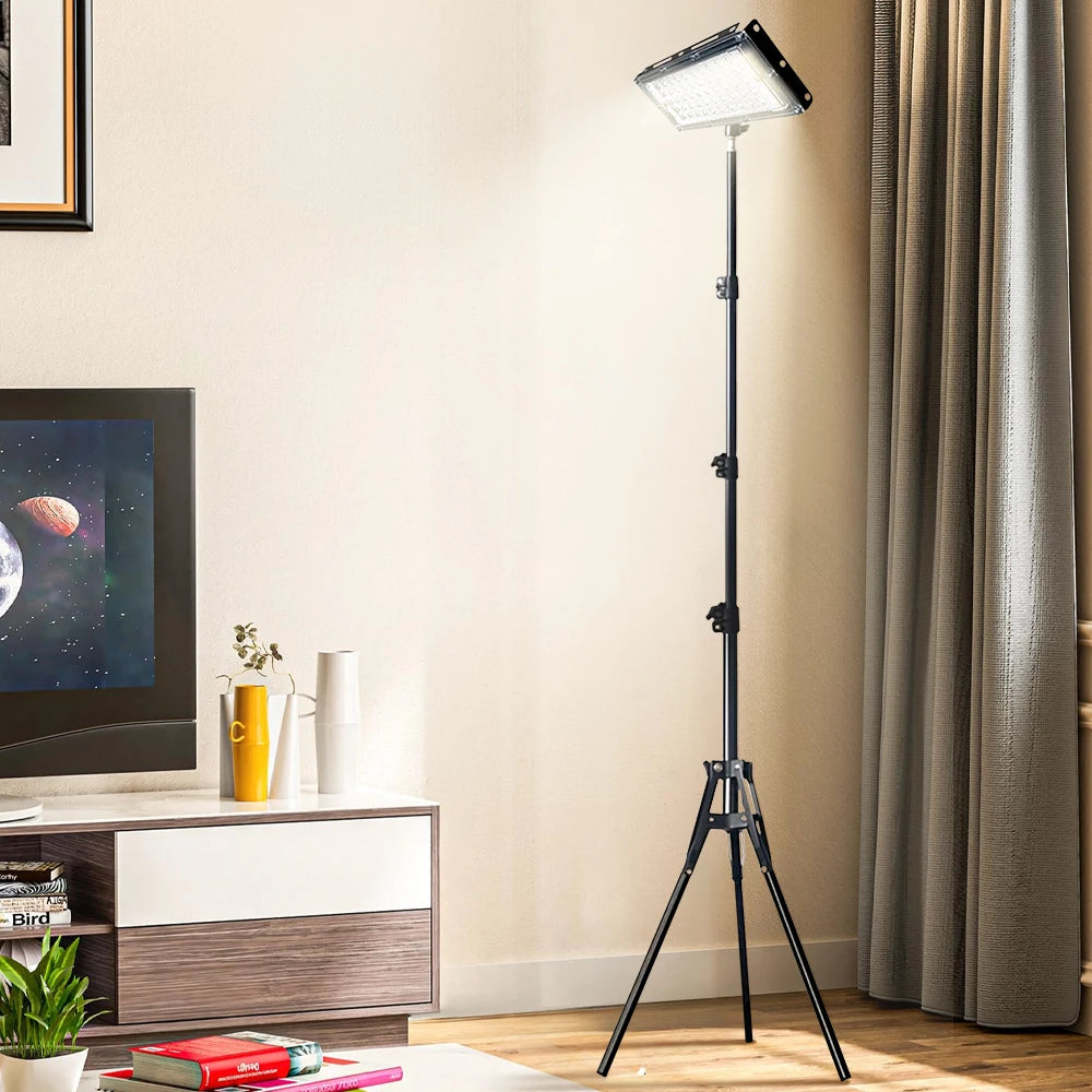 Lampadaire LED à panneau orientable sur trépied réglable