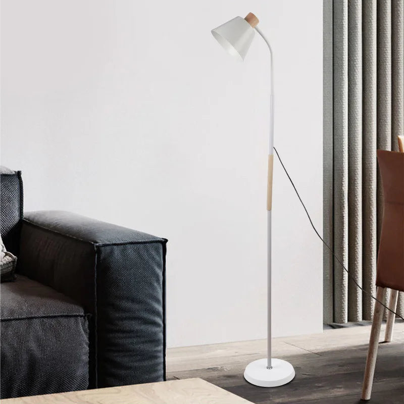 Lampadaire liseuse nordique à cône et touches de bois, 120 cm