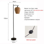 Lampadaire à potence noir, abat-jour en tissu ou en rotin tressé