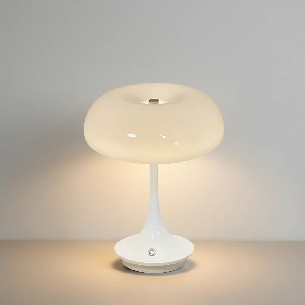 Du salon au bureau, une lampe qui voyage