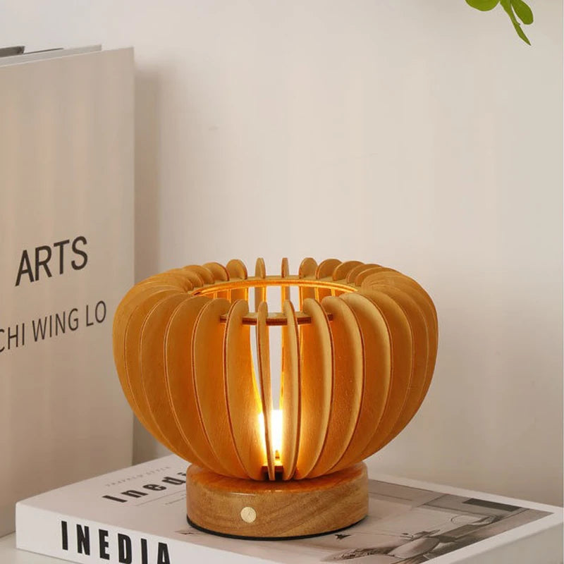 Lampe de chevet en lamelles de bois, globe ajouré USB ou rechargeable