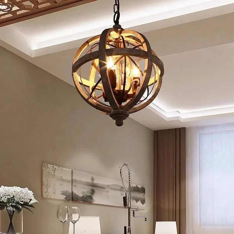 Lustre boule en bois patiné, 3 chandelles E14 et pampilles