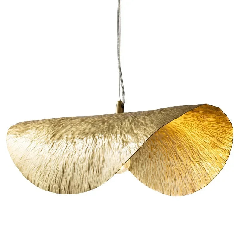 Suspension feuille ondulée en métal martelé doré, 45 ou 55 cm