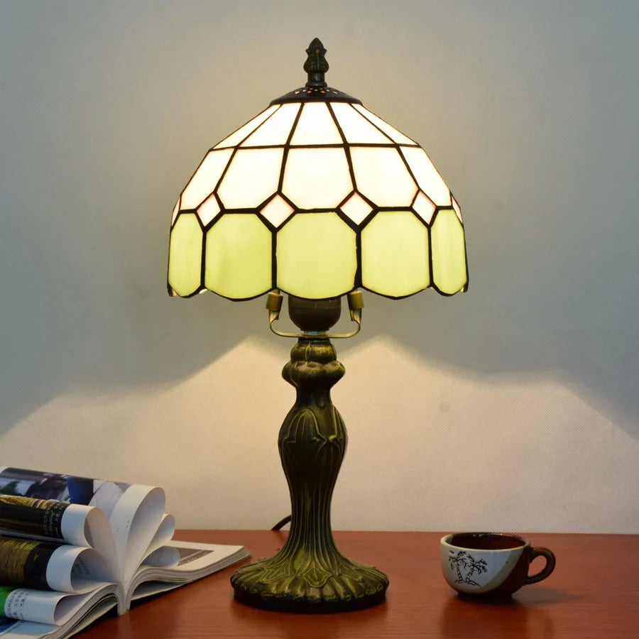 Lampe Tiffany en verre teinté vert tendre, abat-jour Ø 20 cm