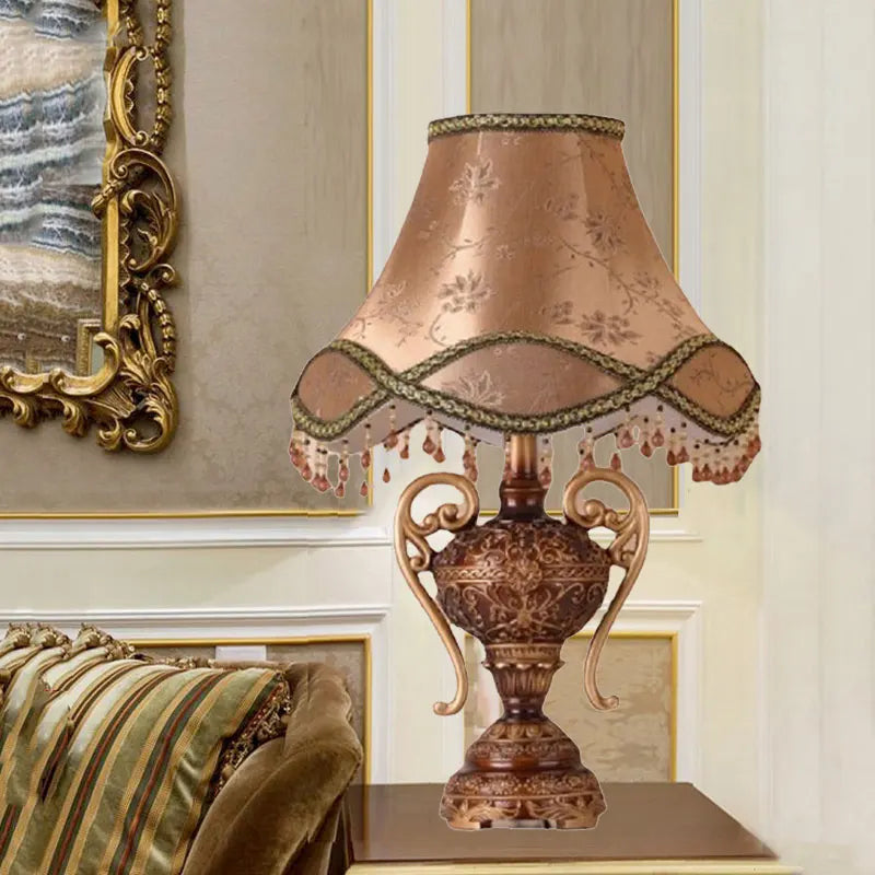 Lampe de table vintage en résine à anses dorées, abat-jour festonné