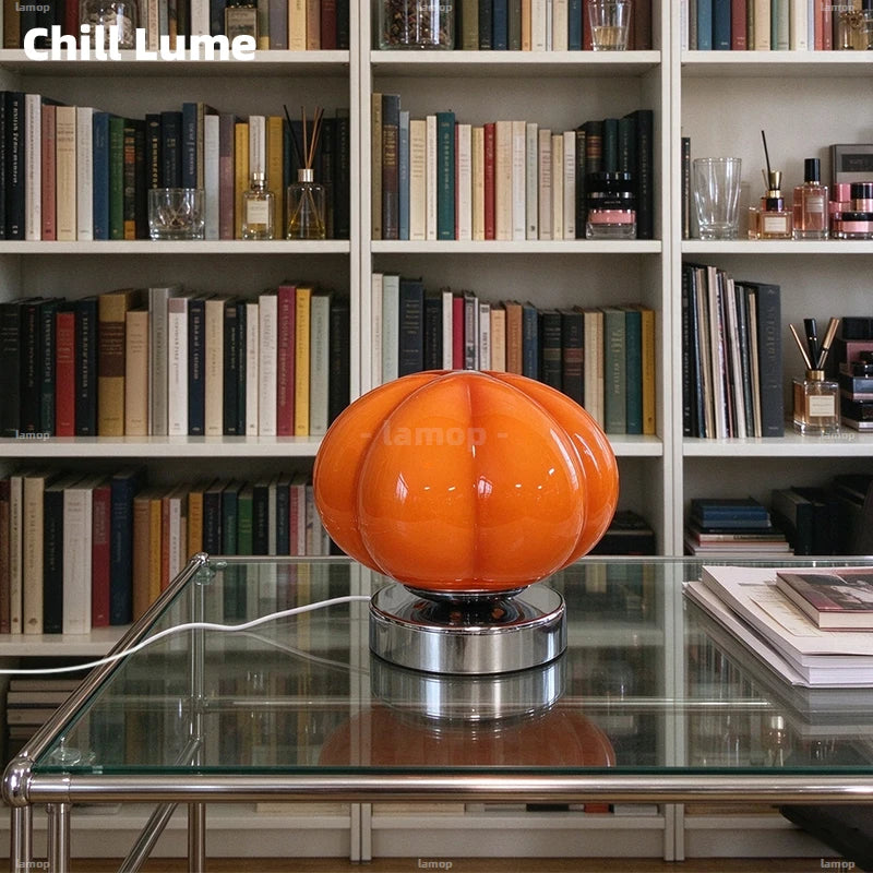 Lampe citrouille en verre côtelé sur socle chromé, USB-C, 14 cm