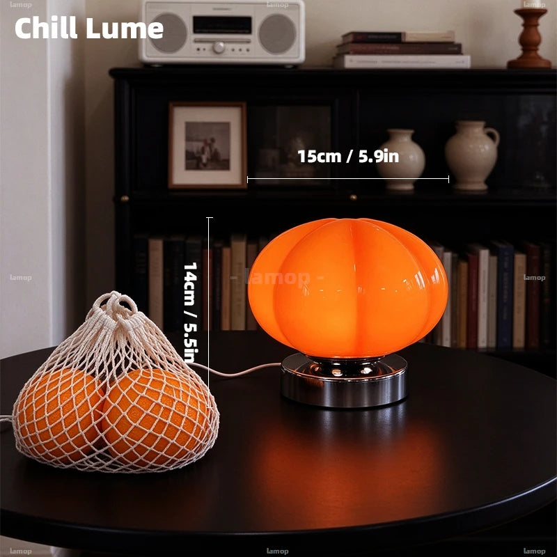 Lampe citrouille en verre côtelé sur socle chromé, USB-C, 14 cm