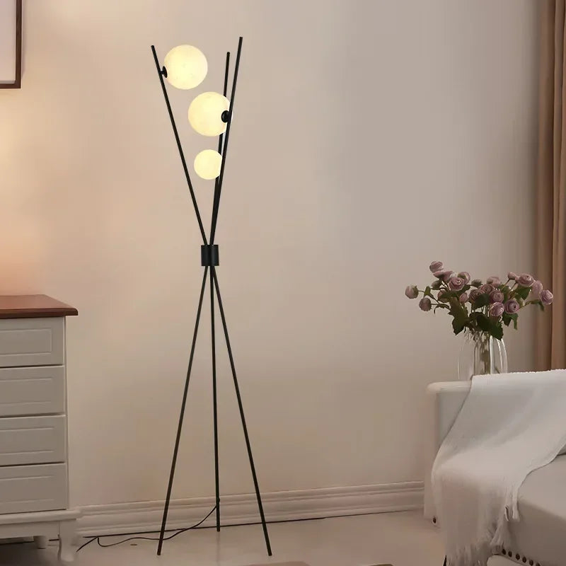 Lampadaire trépied à trois lunes imprimées en 3D, structure noire