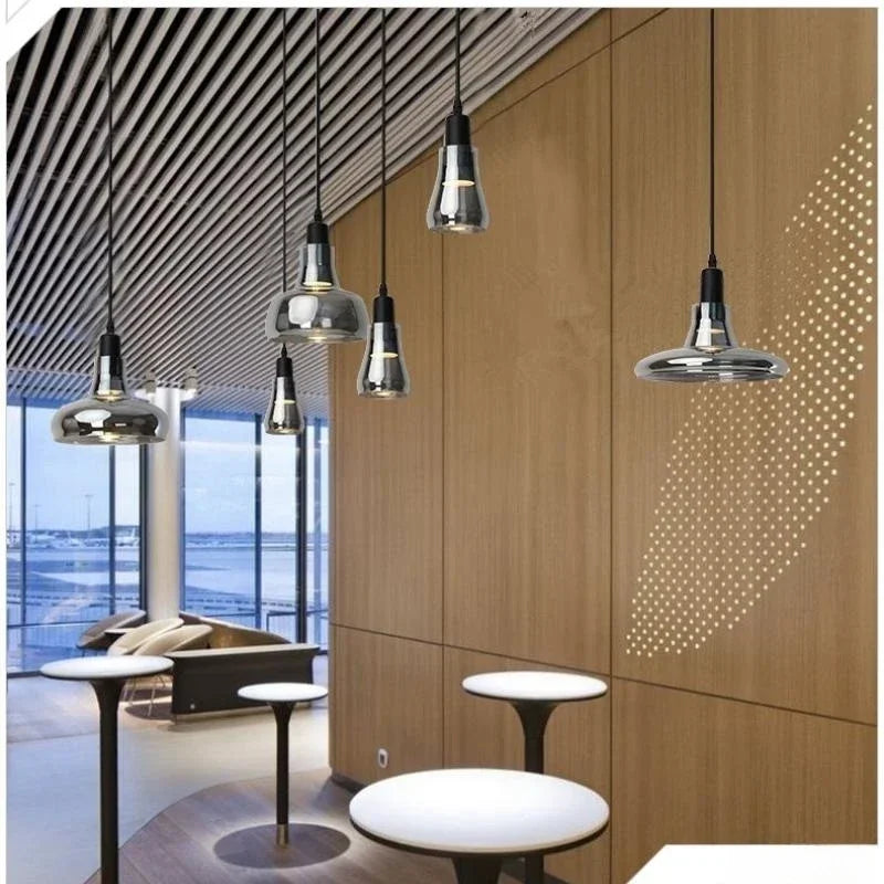Suspension en verre fumé à tête noire, ampoule LED fournie