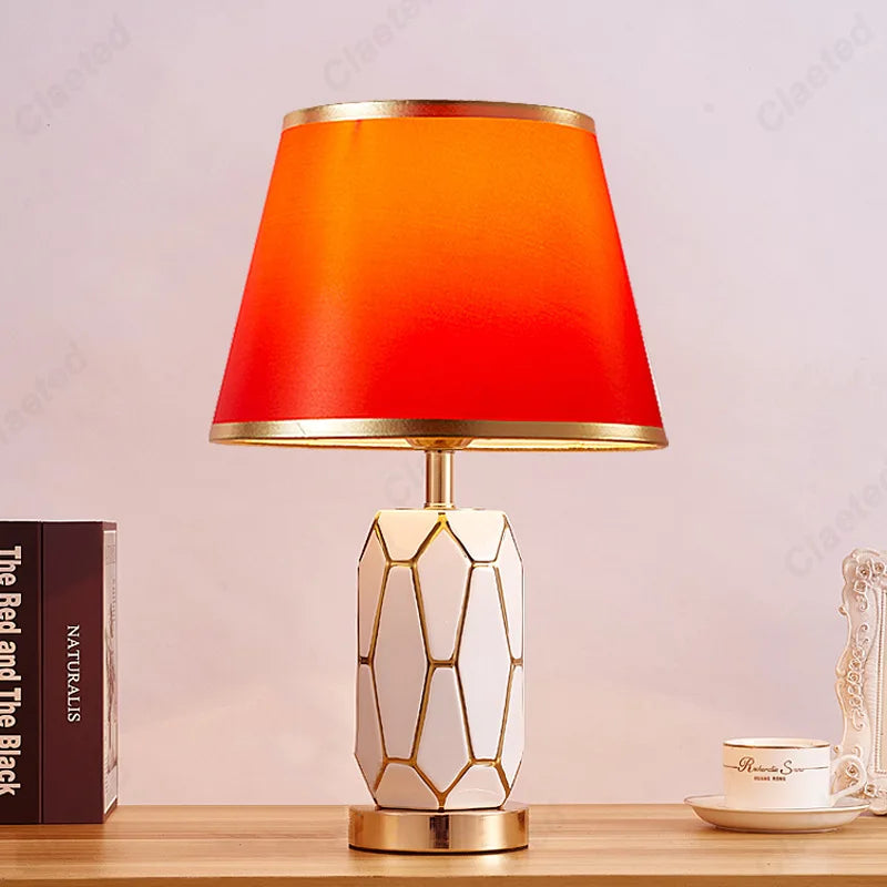 Lampe de chevet en céramique blanche à facettes dorées, 47 cm