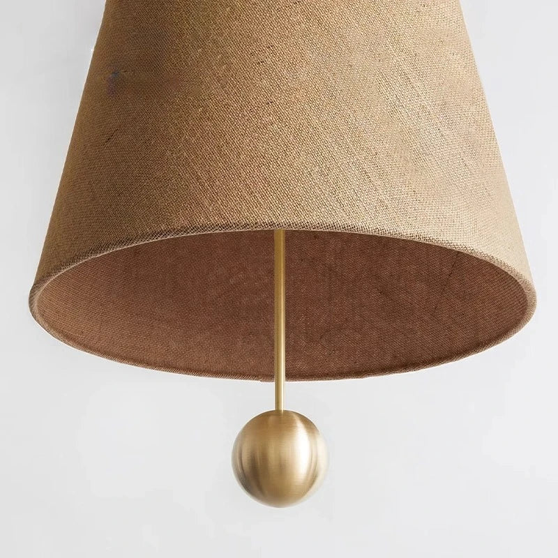 Suspension en toile conique à tige et boule dorées, Ø 30 x H 45 cm