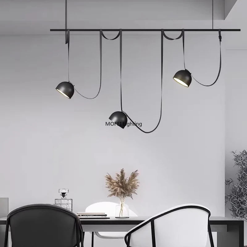 Suspension LED dôme Ø 20 cm sur sangle en cuir, noire ou terracotta