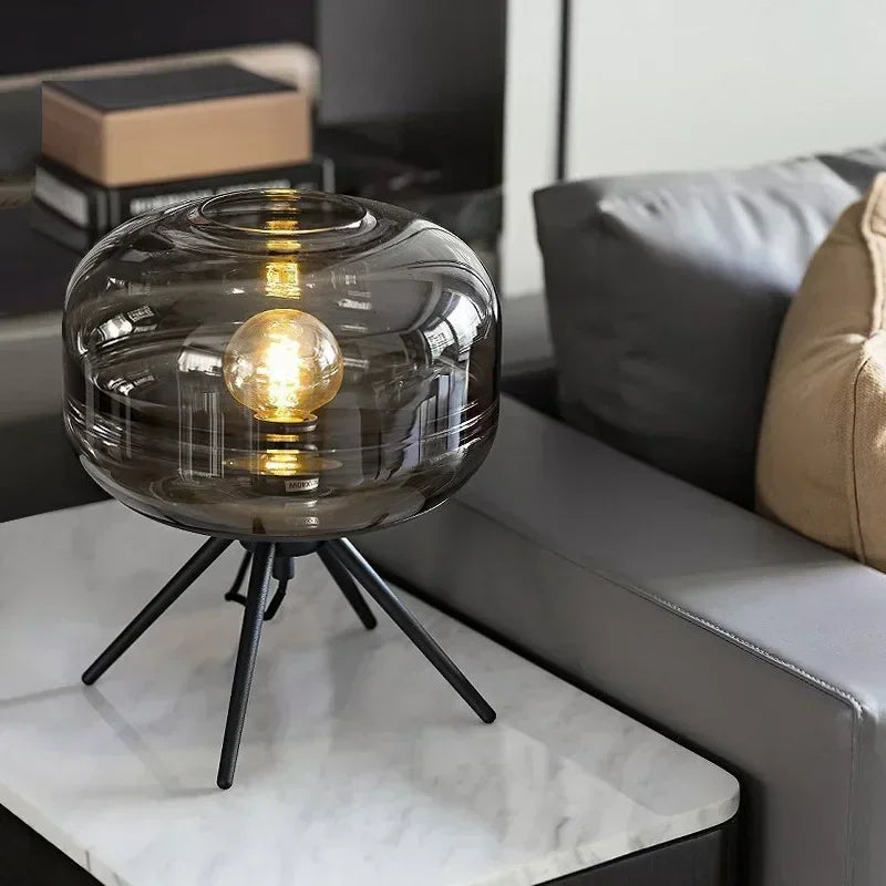 Lampe à poser en verre fumé ou cognac sur piétement noir, 37 cm