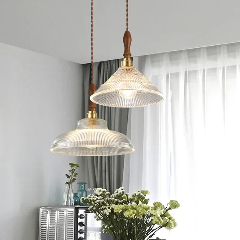 Verre strié transparent et col tourné en noyer