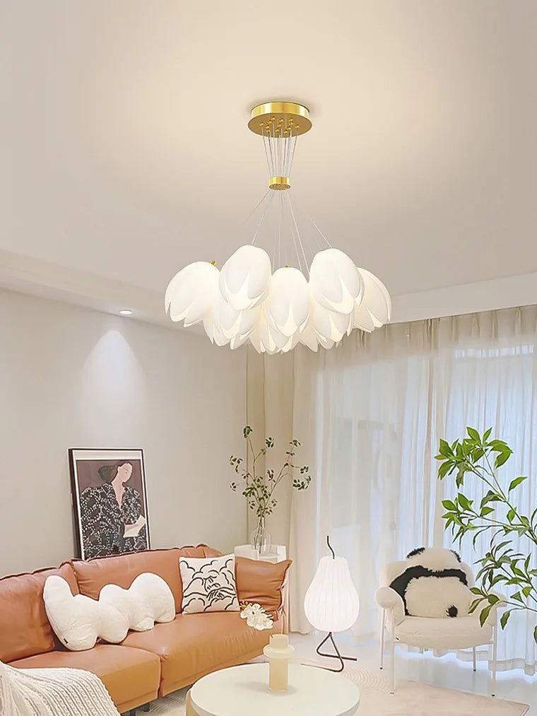 Lustre grappe en corolles de tulipe blanches