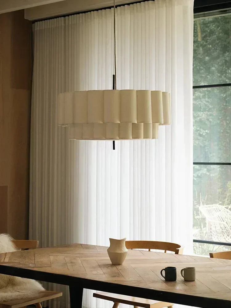 Un lustre textile pour séjour et table à manger