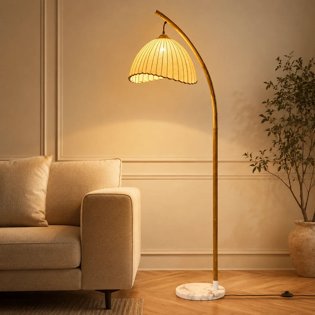 Lampadaire arc tige effet bambou, abat-jour festonné en tissu