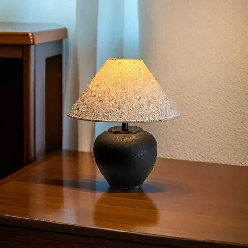 Lampe de chevet en céramique texturée, abat-jour conique en tissu