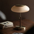 Lampe à poser vintage en verre blanc strié, métal doré et bois