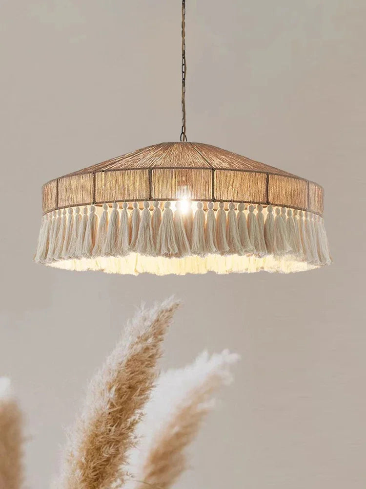 Suspension bohème à franges de coton et cône en corde de chanvre