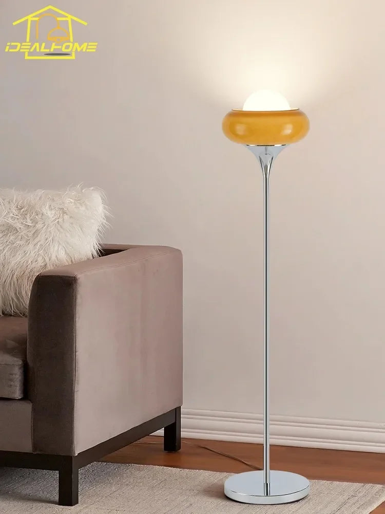 Lampadaire rétro à coupe de verre orange et globe opalin, chromé
