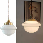 Plafonnier en verre opalin blanc sur tige dorée, style rétro