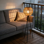 Lampadaire solaire d'extérieur trépied, globe effet rotin, 75 cm