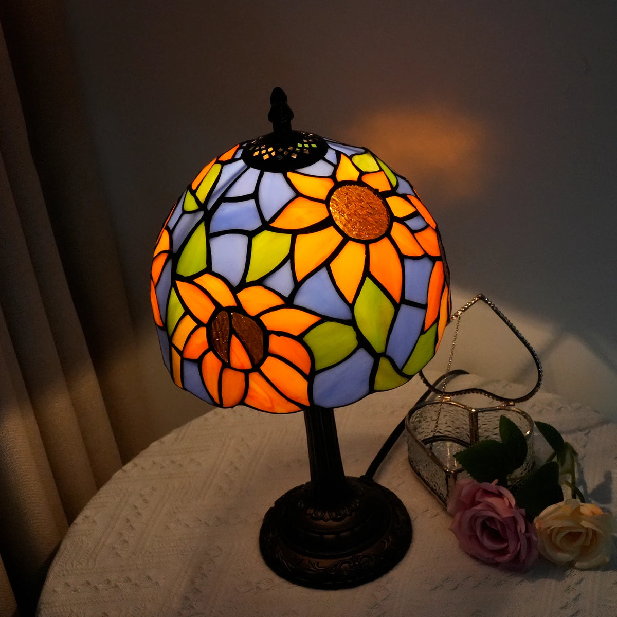 Petite lampe style Tiffany à tournesols, vitrail bleu et orangé