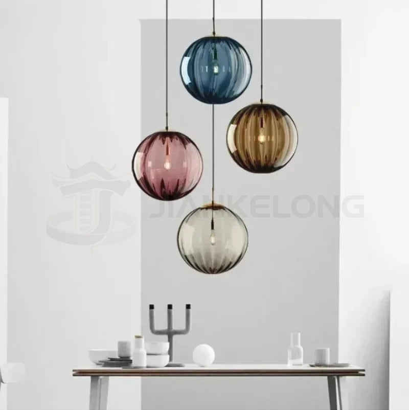 Suspension boule en verre nervuré teinté, Ø 15 ou 20 cm, douille E27
