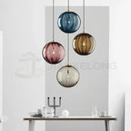 Suspension boule en verre nervuré teinté, Ø 15 ou 20 cm, douille E27