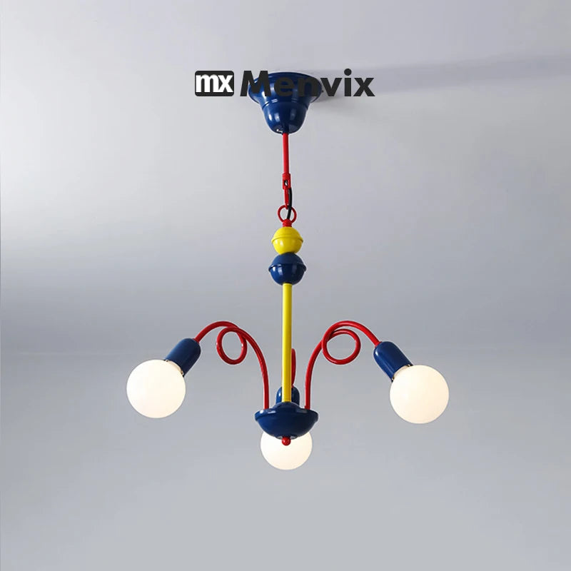 Lustre à bras bouclés rouges et globes blancs, chambre d'enfant