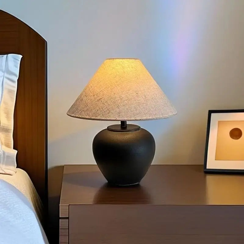 Lampe de chevet en céramique texturée, abat-jour conique en tissu