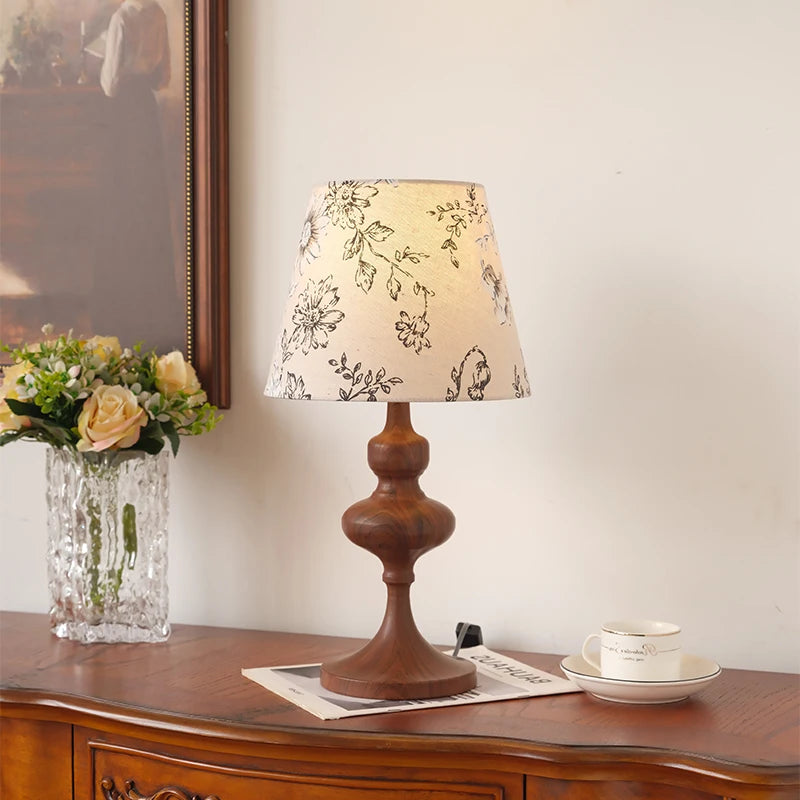 Lampe de chevet en bois tourné au charme ancien