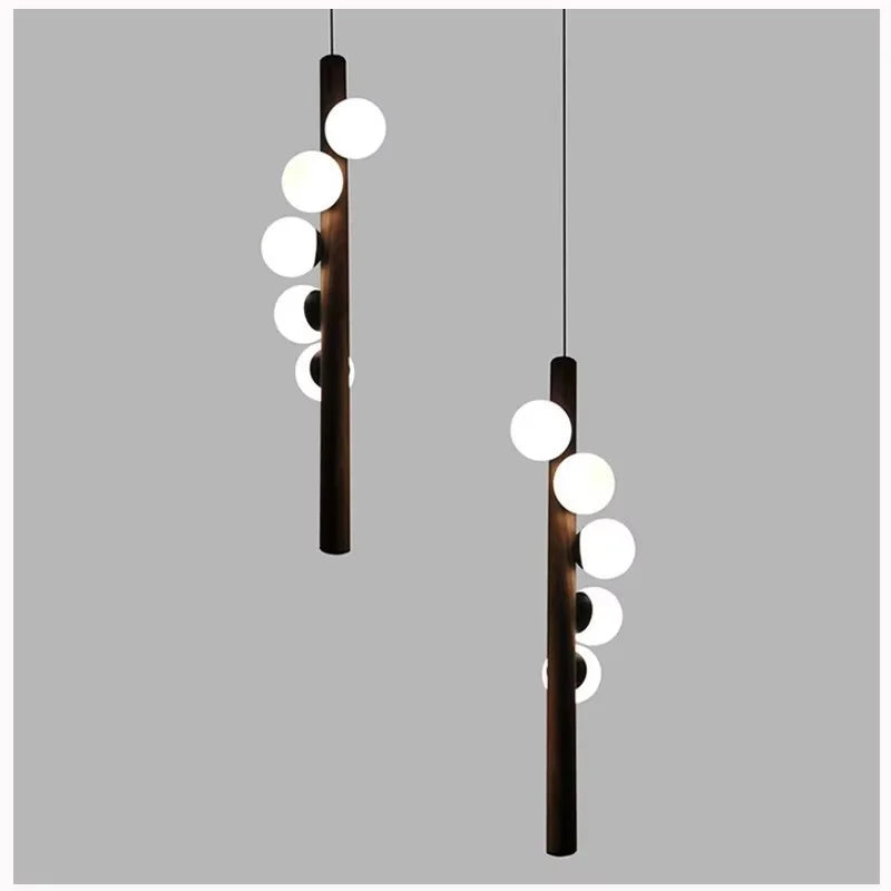 Suspension en bois et globes de verre opalin, 5 ou 7 lumières