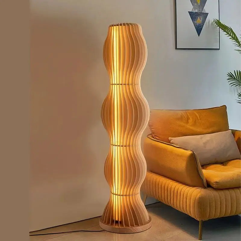 Lampadaire en lamelles de chêne ondulées, lumière trois teintes