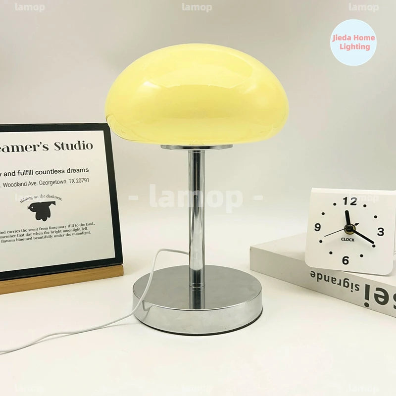 Lampe champignon en verre ovale sur tige chromée, 20 cm de diamètre