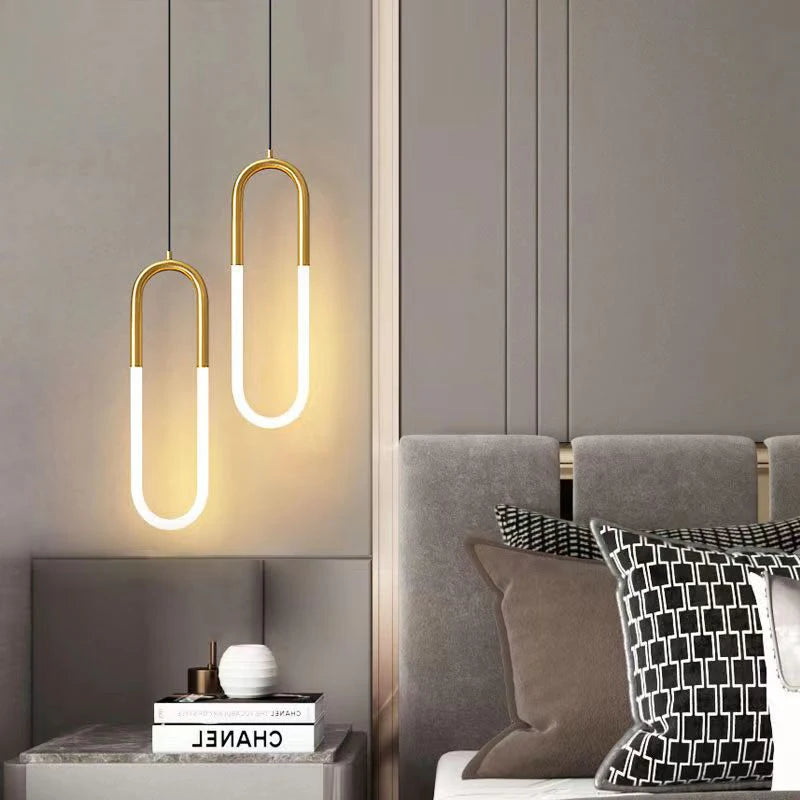 Suspension LED en boucle ou anneau lumineux, dorée ou noire, chevet