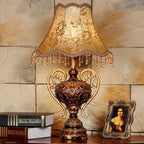 Lampe de bureau vintage en résine à anses ajourées, 3 abat-jour