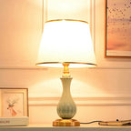 Lampe en céramique céladon côtelée, socle doré, abat-jour 35 cm