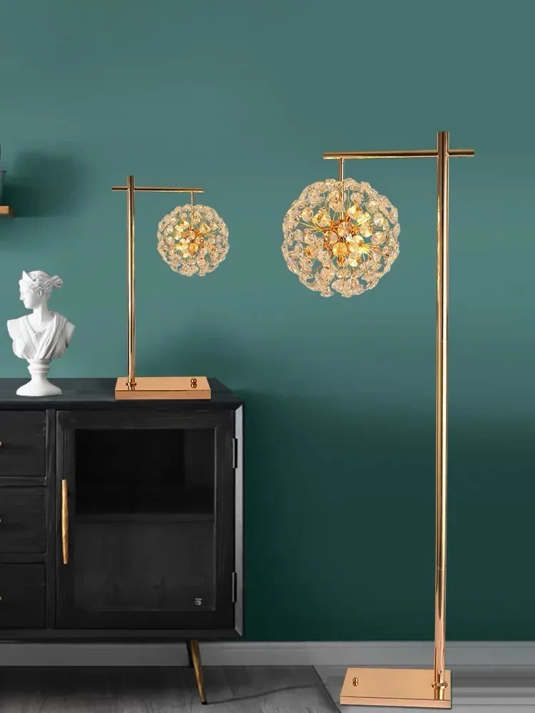 Lampadaire doré à boule de cristaux, tige droite, ondulée ou cœur