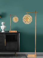 Lampadaire doré à boule de cristaux, tige droite, ondulée ou cœur