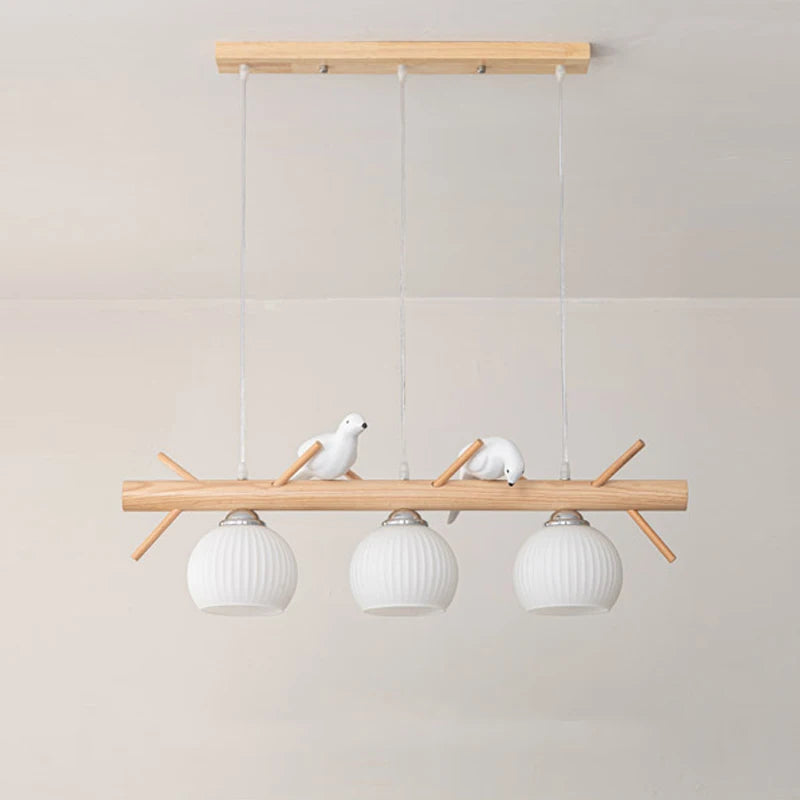 Lustre branche en bois à oiseaux et 3 globes en verre côtelé blanc