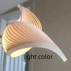 Lustre à volutes de bois en teinte naturelle ou brune, LED fournies