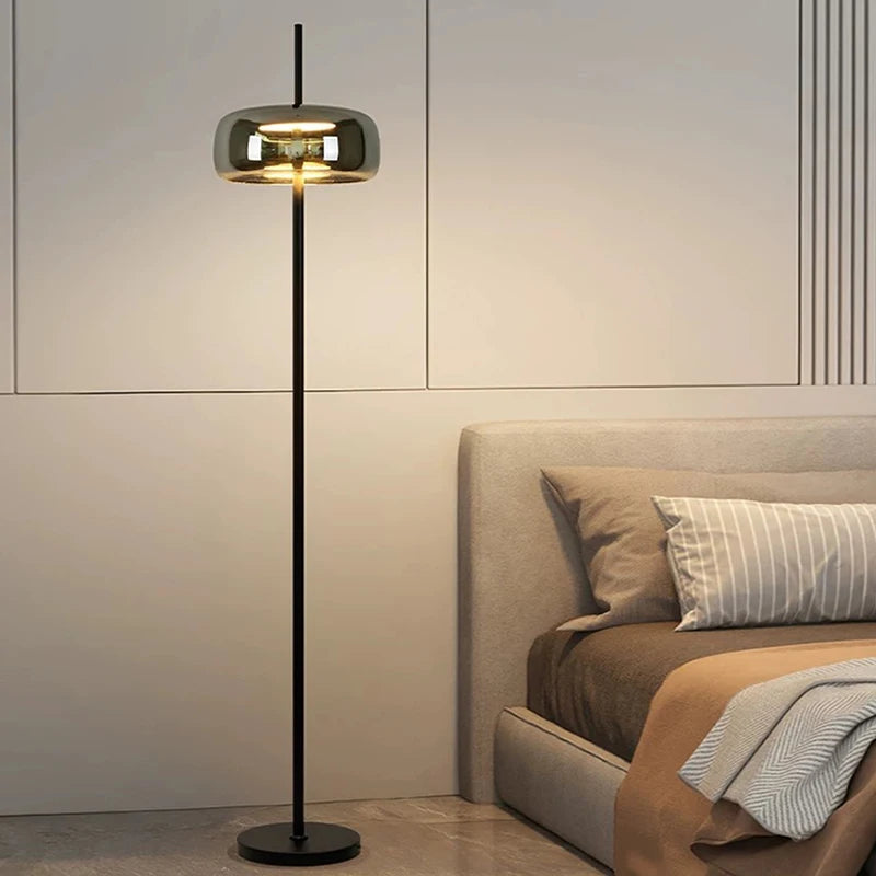 Lampadaire LED à dôme de verre ambré ou fumé, tige fine 160 cm