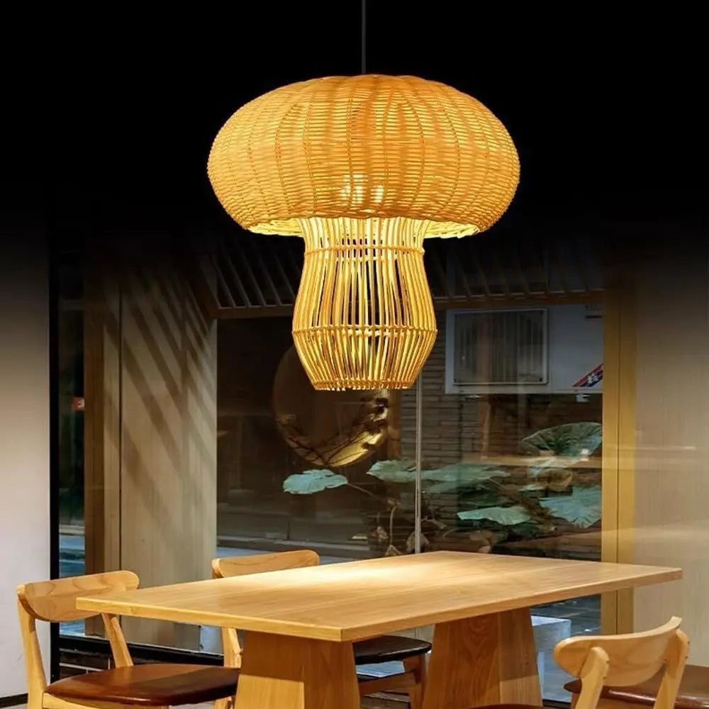 Lustre champignon en osier, chapeau bombé et pied ventru